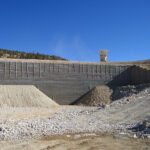 Constructing a steep load-bearing retaining wall with uniaxial geogrids